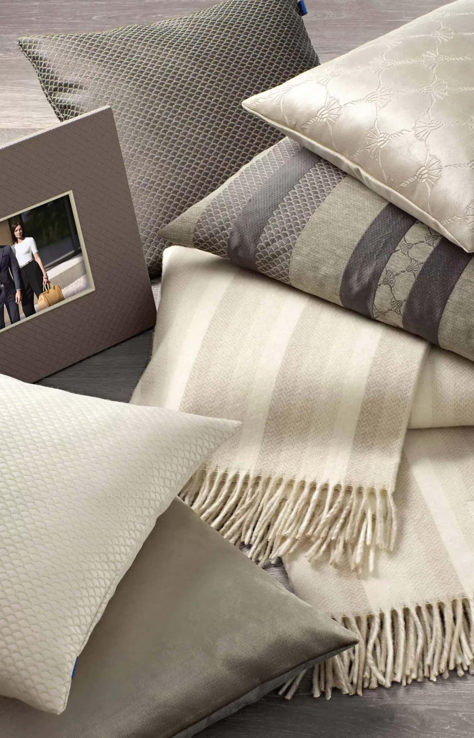 Clearance JOOP! Homeline picture frame (for photos 10 x 15 cm), grey-rosé herringbone medium grey 2