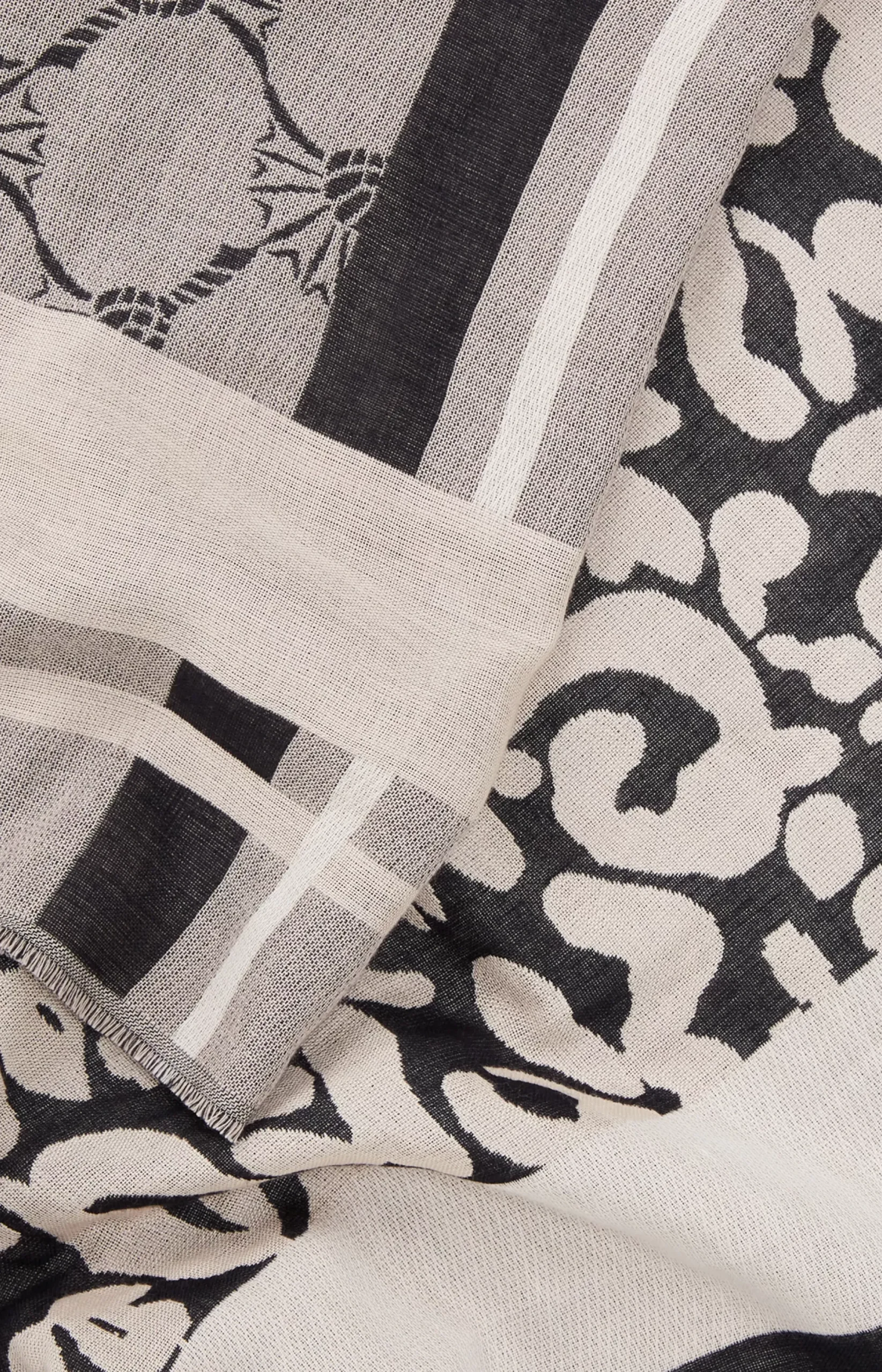 Hot JOOP! Scarf in an Anthracite/ Pattern ecru