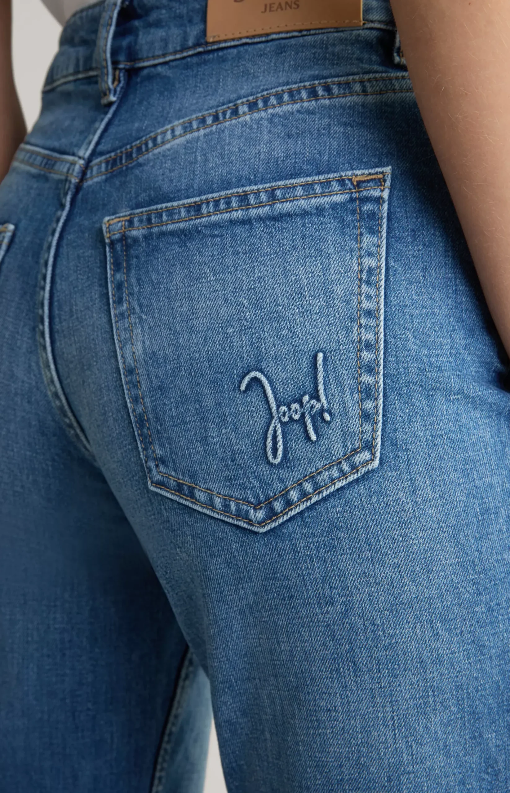 Outlet JOOP! Tapered Jeans in a Washed Look blue